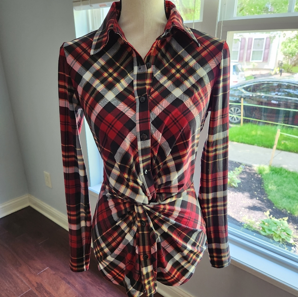 Twist front pullover top